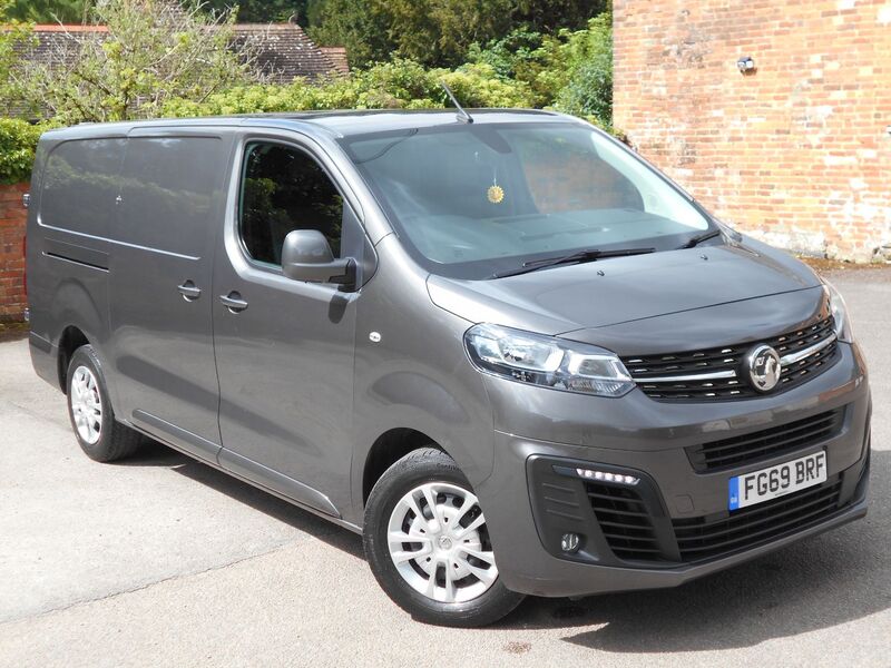 VAUXHALL VIVARO