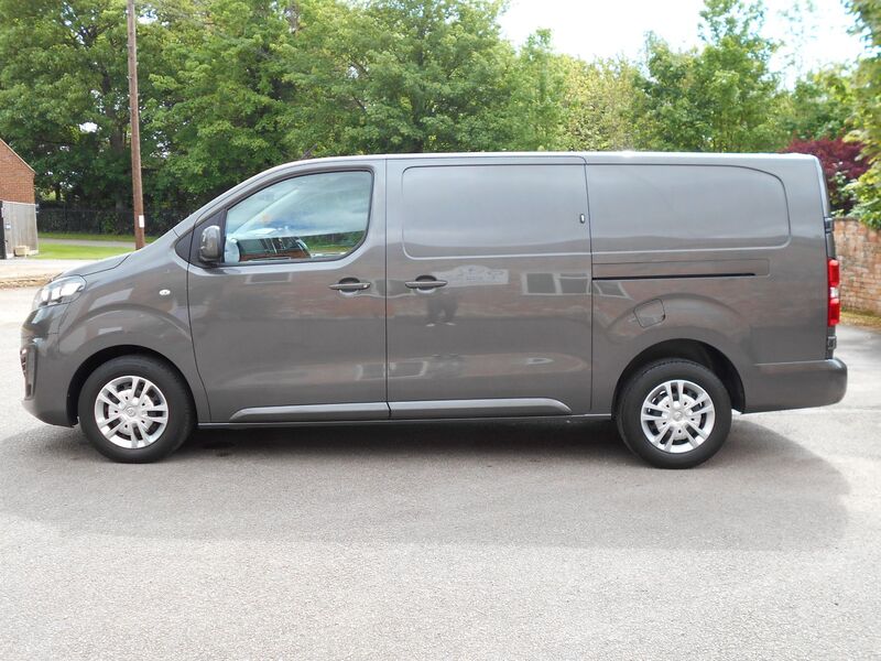 VAUXHALL VIVARO