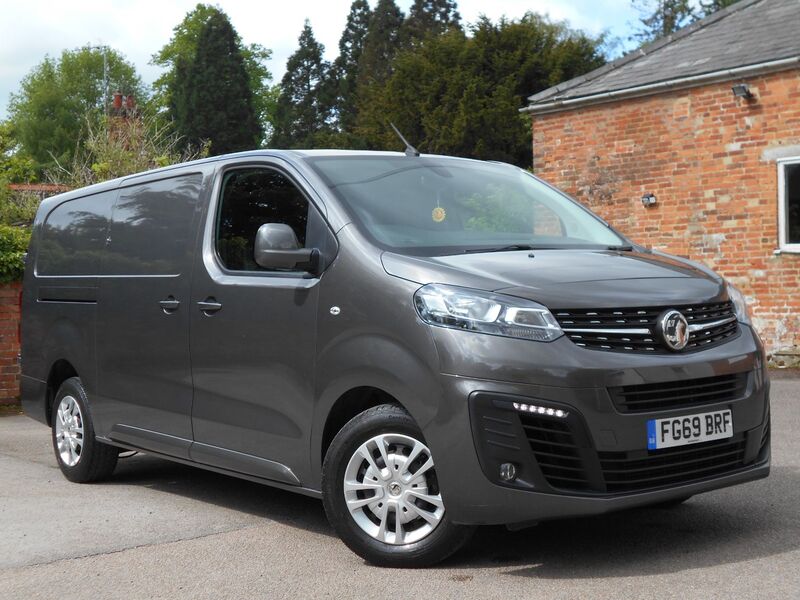 VAUXHALL VIVARO