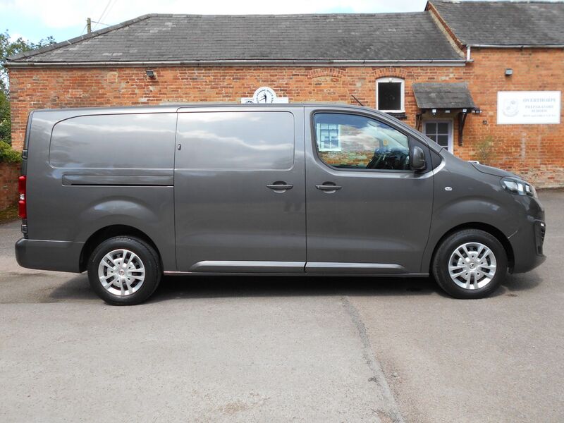 VAUXHALL VIVARO