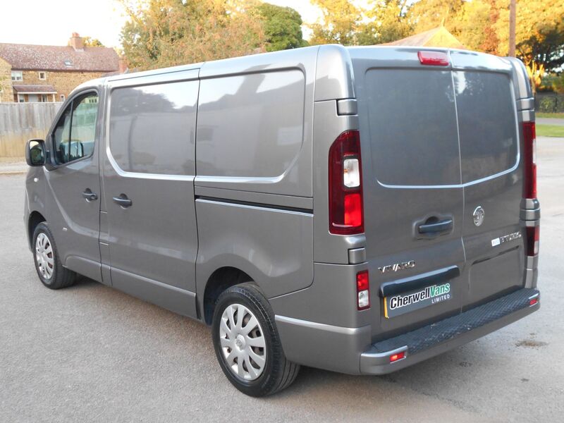 VAUXHALL VIVARO