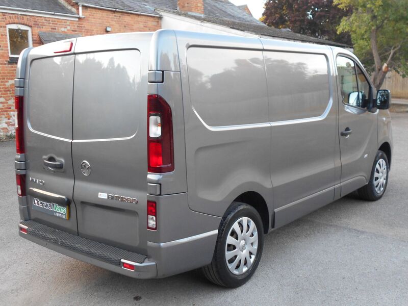 VAUXHALL VIVARO