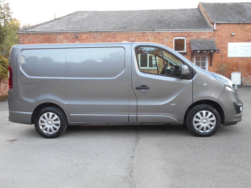 VAUXHALL VIVARO