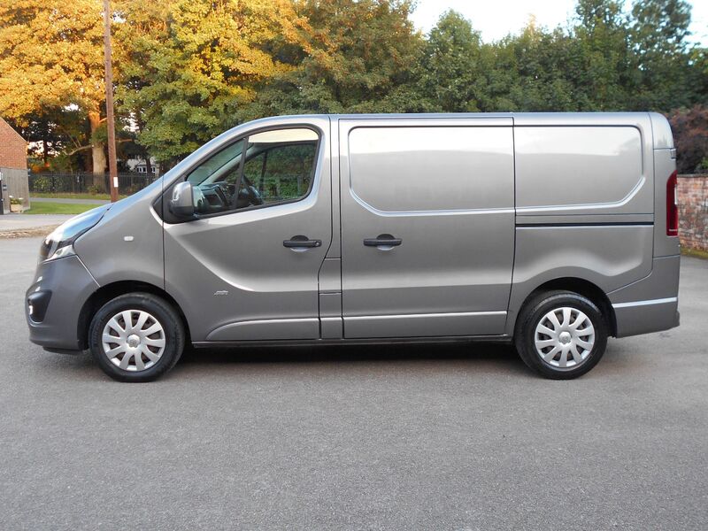 VAUXHALL VIVARO