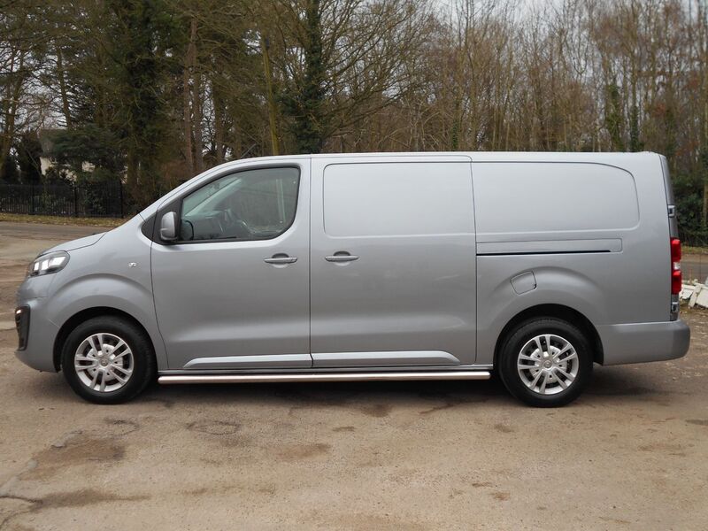 VAUXHALL VIVARO