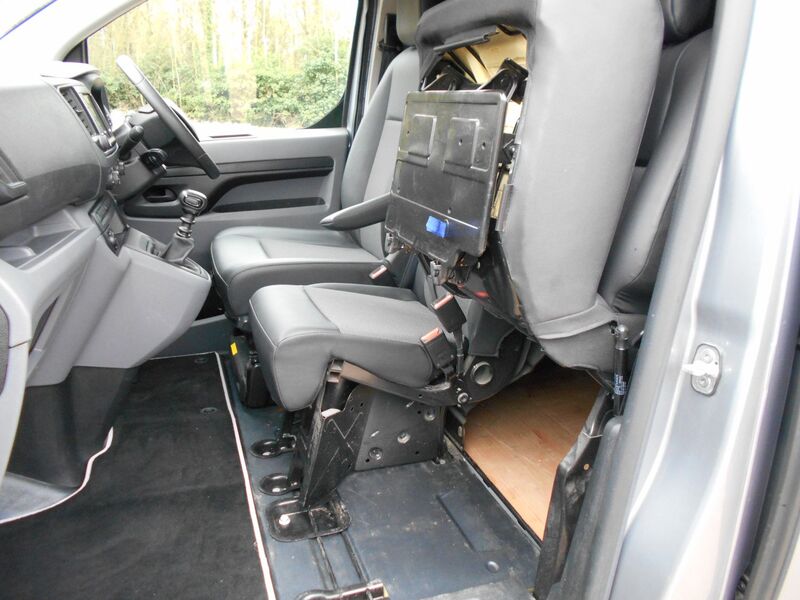 VAUXHALL VIVARO