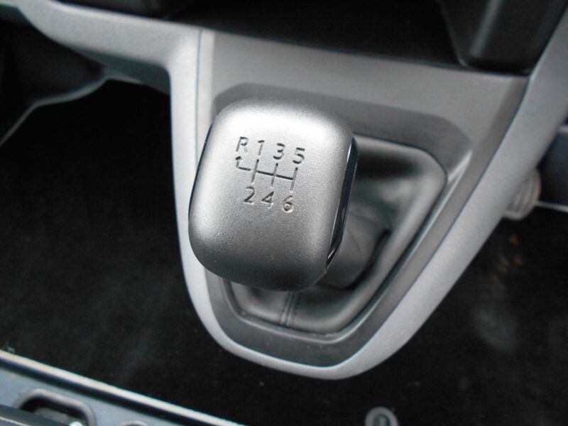 VAUXHALL VIVARO