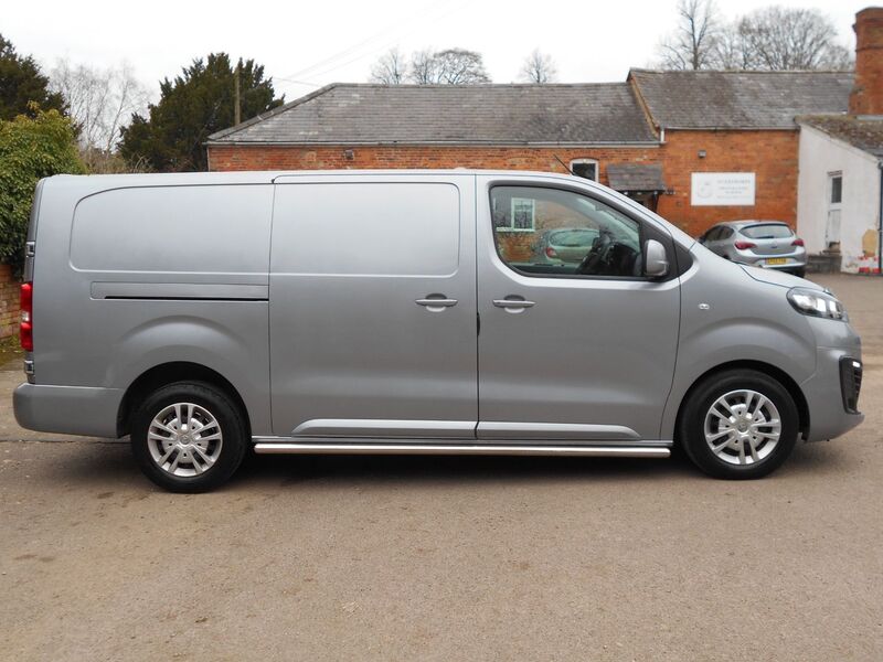 VAUXHALL VIVARO